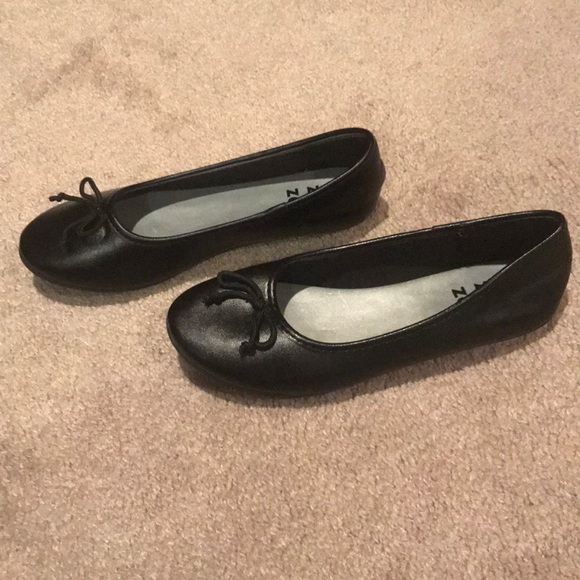 zoe & zac Shoes Girls Black Flats Size 2 Poshmark
